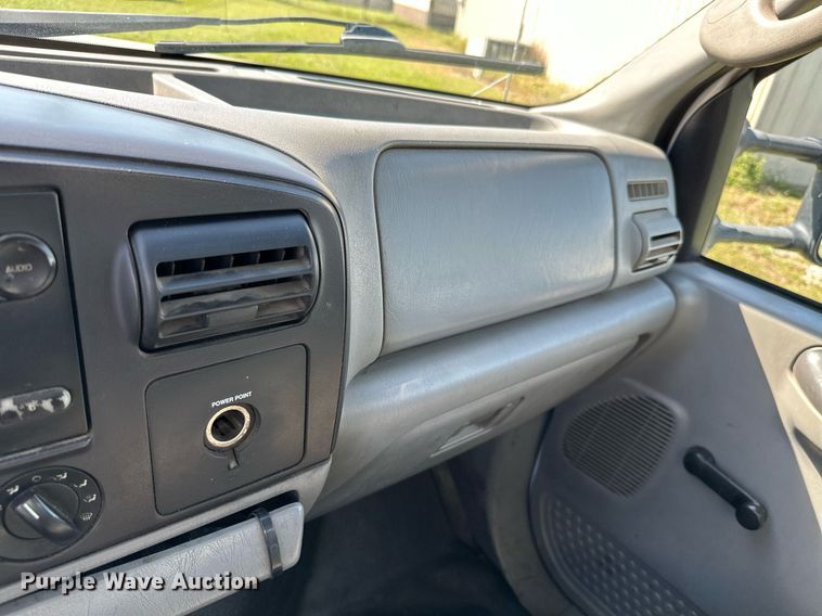 image for item DM6499 2005 Ford F350 Super Duty XL  utility bed pickup truck