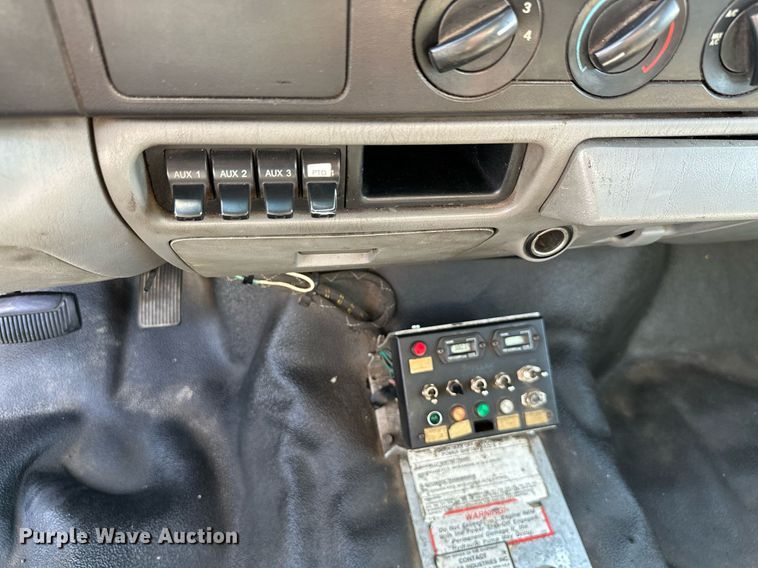 image for item DM6499 2005 Ford F350 Super Duty XL  utility bed pickup truck