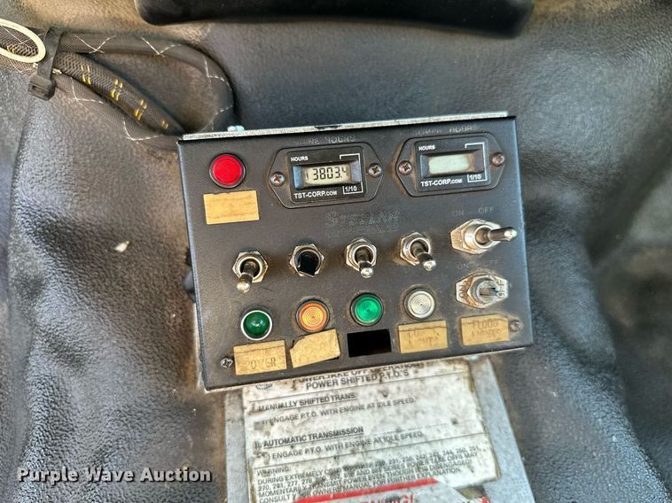 image for item DM6499 2005 Ford F350 Super Duty XL  utility bed pickup truck