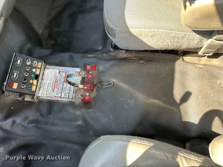 image for item DM6499 2005 Ford F350 Super Duty XL  utility bed pickup truck