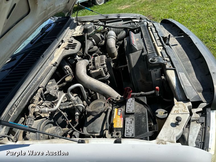 image for item DM6499 2005 Ford F350 Super Duty XL  utility bed pickup truck