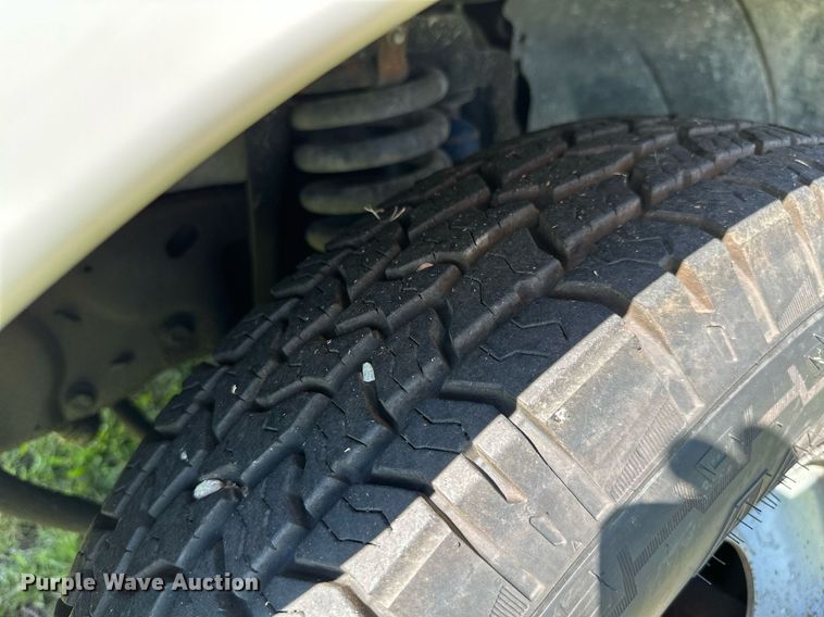 image for item DM6499 2005 Ford F350 Super Duty XL  utility bed pickup truck