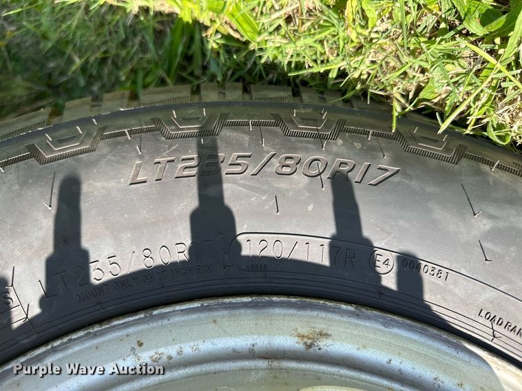 image for item DM6499 2005 Ford F350 Super Duty XL  utility bed pickup truck