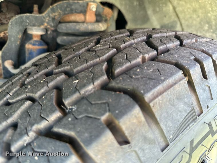 image for item DM6499 2005 Ford F350 Super Duty XL  utility bed pickup truck