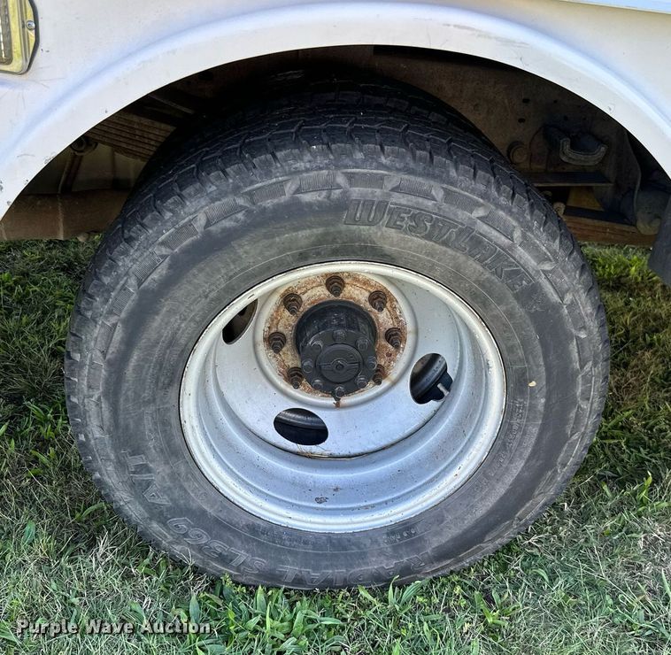 image for item DM6499 2005 Ford F350 Super Duty XL  utility bed pickup truck