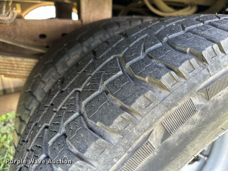 image for item DM6499 2005 Ford F350 Super Duty XL  utility bed pickup truck