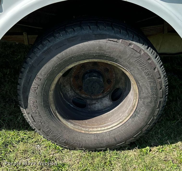 image for item DM6499 2005 Ford F350 Super Duty XL  utility bed pickup truck