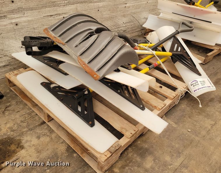 image for item DN4131 (9) The Snow Plow snow shovels