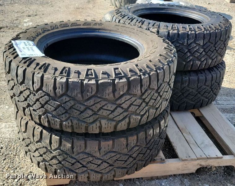 image for item DN4135 (4) Goodyear Wrangler LT275/65R18