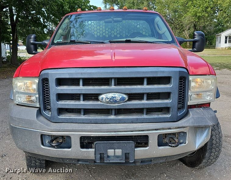 image for item DN8724 2006 Ford F450 Super Duty XL  flatbed truck