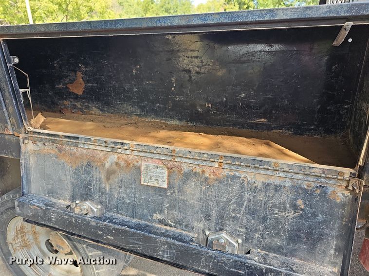 image for item DN8724 2006 Ford F450 Super Duty XL  flatbed truck