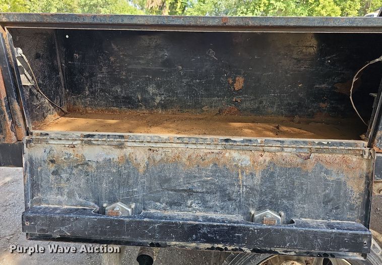 image for item DN8724 2006 Ford F450 Super Duty XL  flatbed truck