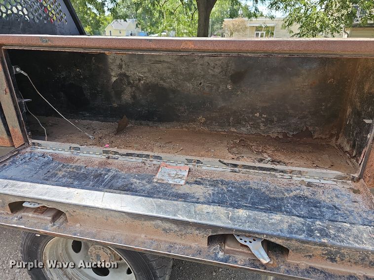 image for item DN8724 2006 Ford F450 Super Duty XL  flatbed truck