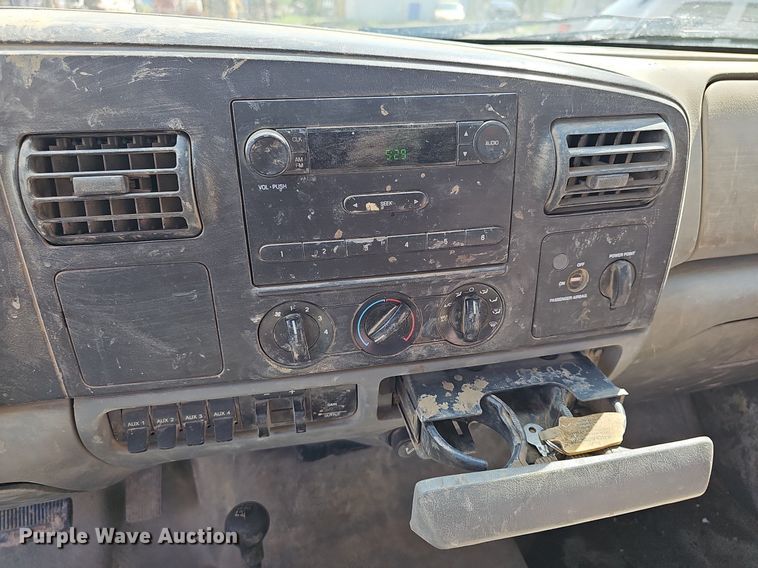 image for item DN8724 2006 Ford F450 Super Duty XL  flatbed truck