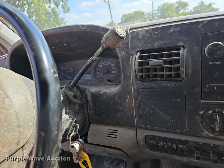 image for item DN8724 2006 Ford F450 Super Duty XL  flatbed truck