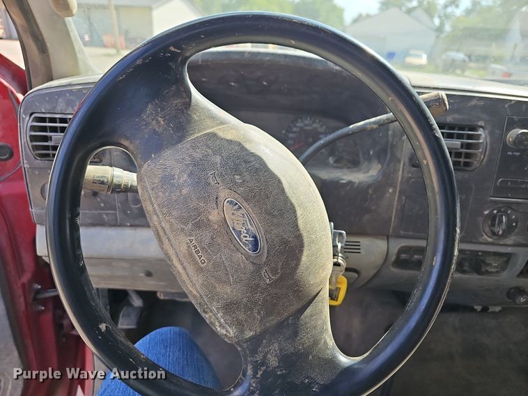 image for item DN8724 2006 Ford F450 Super Duty XL  flatbed truck