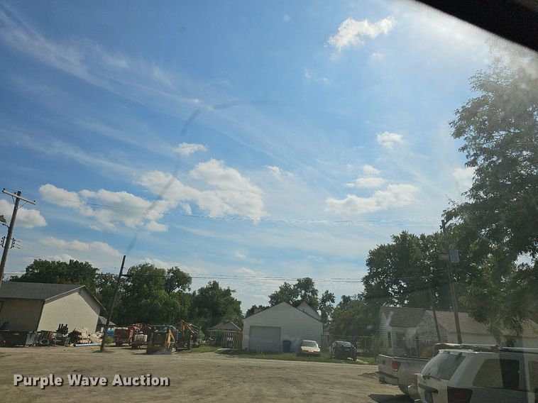 image for item DN8724 2006 Ford F450 Super Duty XL  flatbed truck