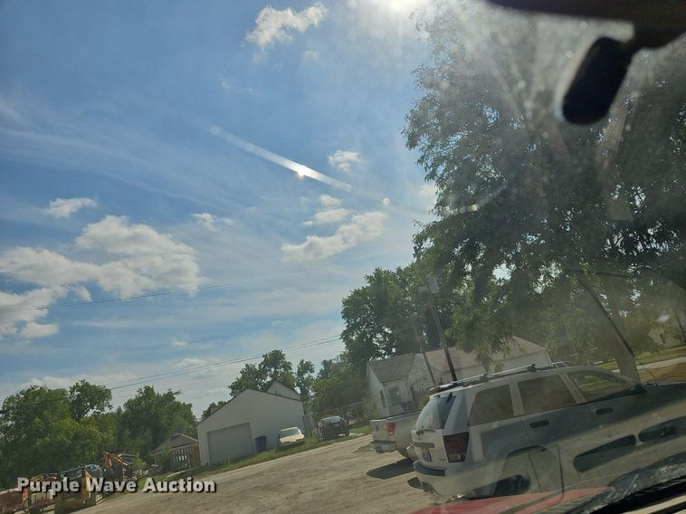 image for item DN8724 2006 Ford F450 Super Duty XL  flatbed truck