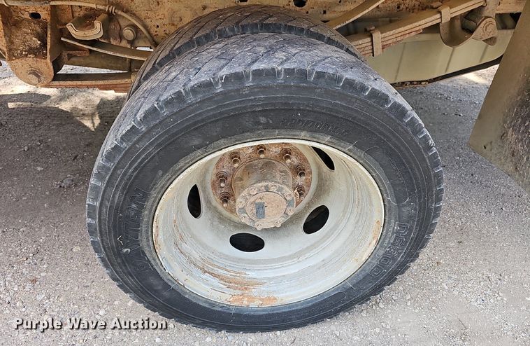 image for item DN8724 2006 Ford F450 Super Duty XL  flatbed truck