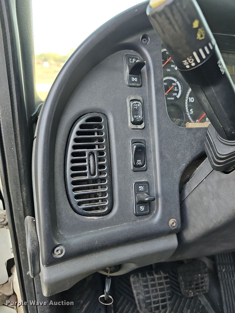 image for item DN8736 2007 Freightliner Business Class M2  box truck