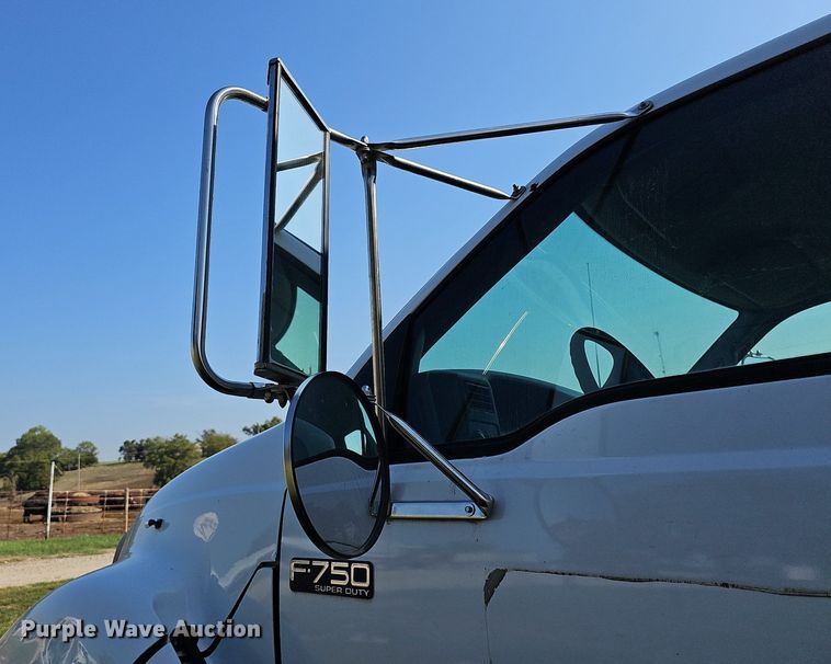 image for item DN8738 2005 Ford F750 Super Duty XL  box truck