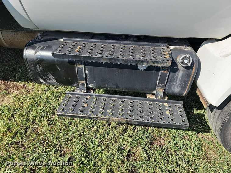 image for item DN8738 2005 Ford F750 Super Duty XL  box truck