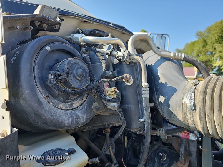 image for item DN8738 2005 Ford F750 Super Duty XL  box truck