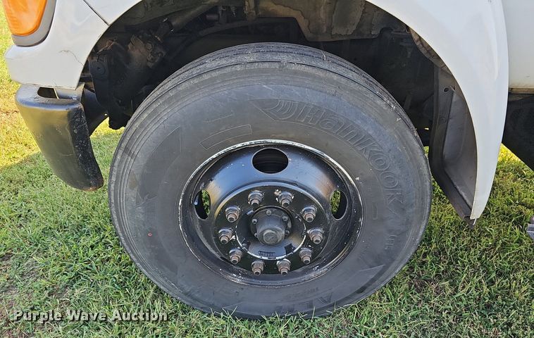 image for item DN8738 2005 Ford F750 Super Duty XL  box truck