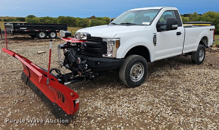 image for item DN8748 2019 Ford F350 Super Duty XL  pickup truck