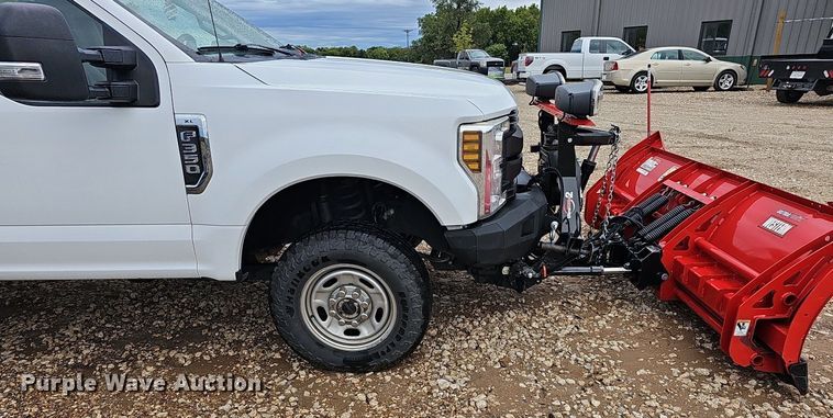 image for item DN8748 2019 Ford F350 Super Duty XL  pickup truck