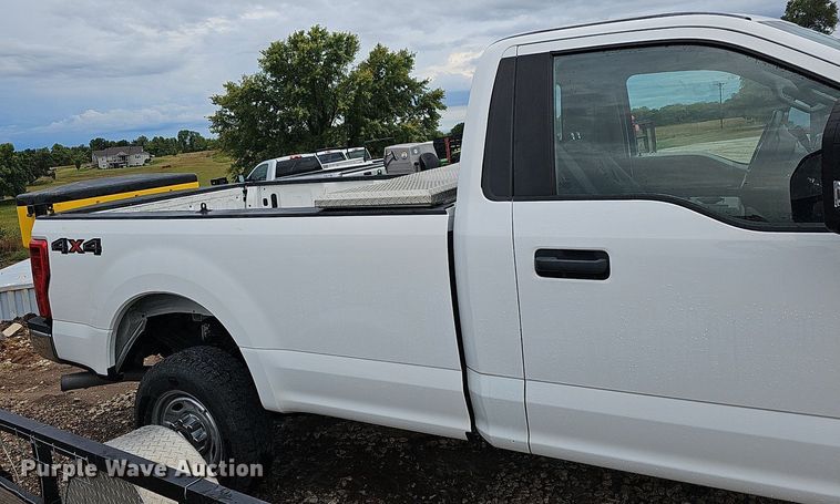 image for item DN8748 2019 Ford F350 Super Duty XL  pickup truck