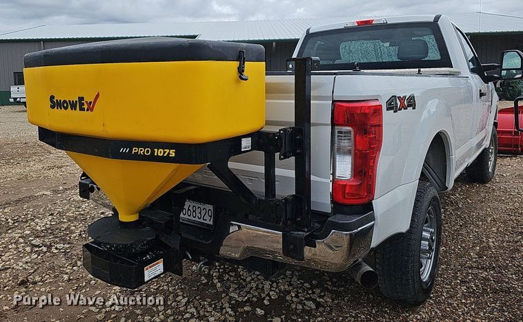 image for item DN8748 2019 Ford F350 Super Duty XL  pickup truck