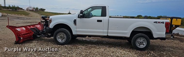 image for item DN8748 2019 Ford F350 Super Duty XL  pickup truck
