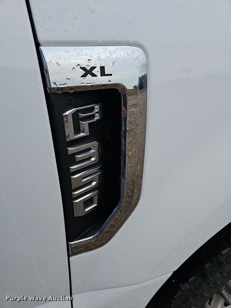 image for item DN8748 2019 Ford F350 Super Duty XL  pickup truck