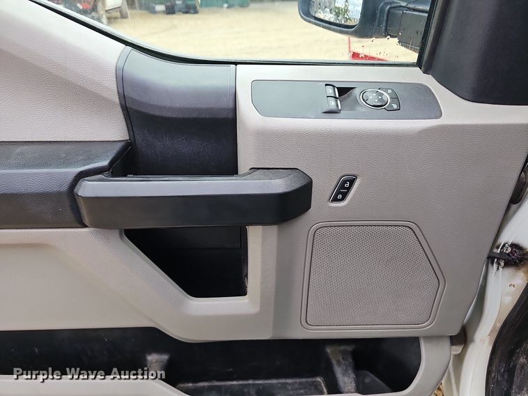 image for item DN8748 2019 Ford F350 Super Duty XL  pickup truck