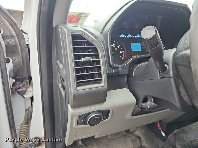 image for item DN8748 2019 Ford F350 Super Duty XL  pickup truck