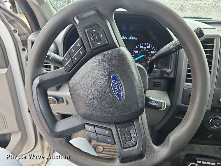 image for item DN8748 2019 Ford F350 Super Duty XL  pickup truck