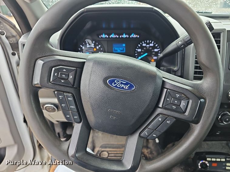 image for item DN8748 2019 Ford F350 Super Duty XL  pickup truck