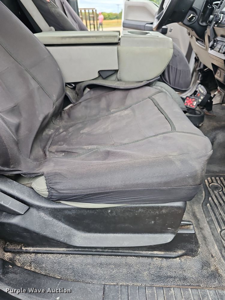 image for item DN8748 2019 Ford F350 Super Duty XL  pickup truck