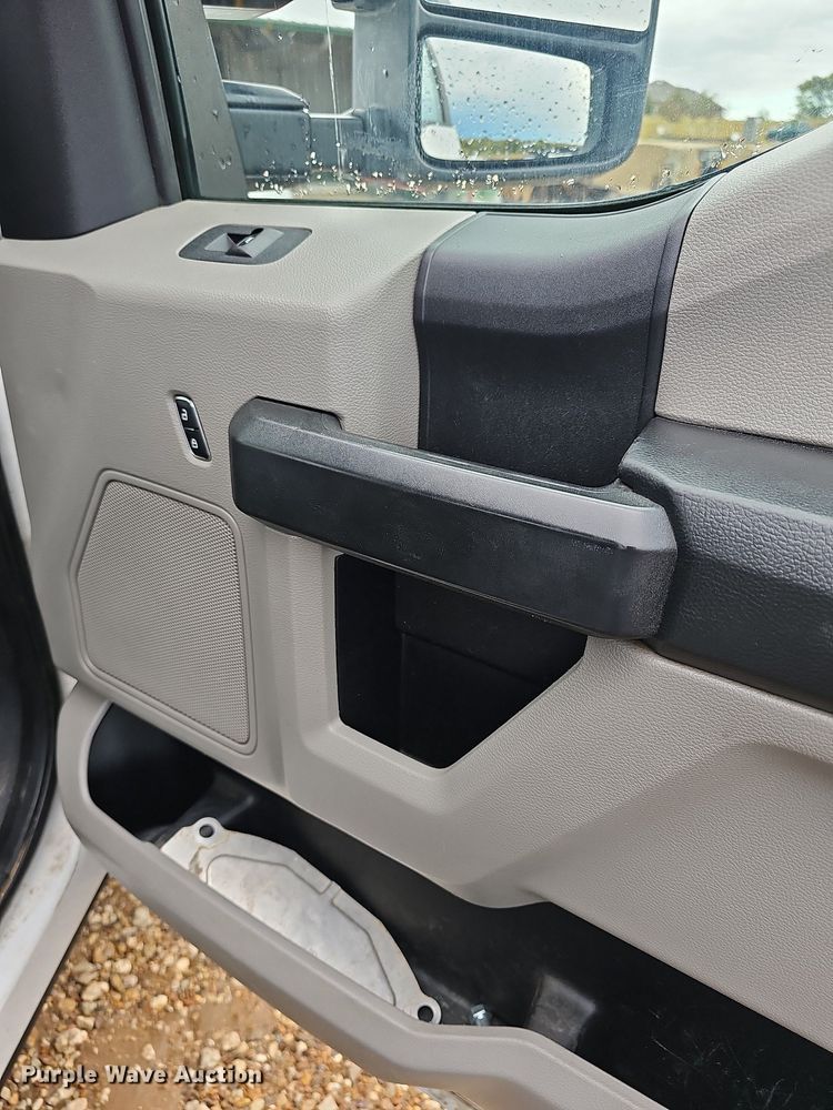 image for item DN8748 2019 Ford F350 Super Duty XL  pickup truck