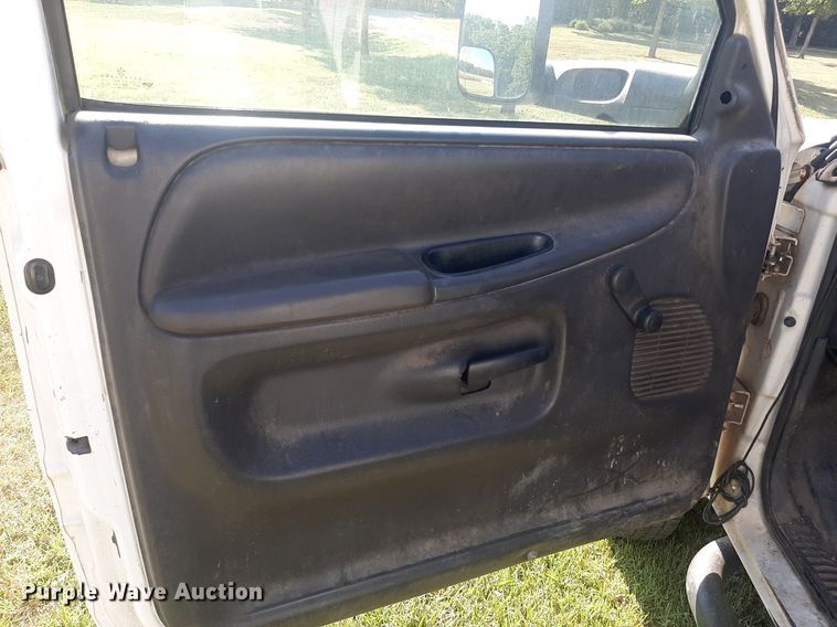 image for item DO3130 2001 Dodge Ram 3500  utility bed pickup truck