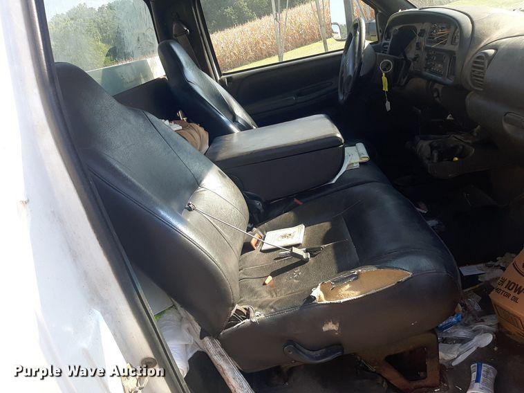 image for item DO3130 2001 Dodge Ram 3500  utility bed pickup truck