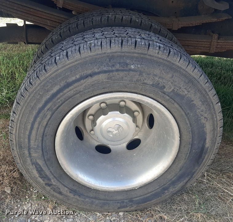 image for item DO3130 2001 Dodge Ram 3500  utility bed pickup truck