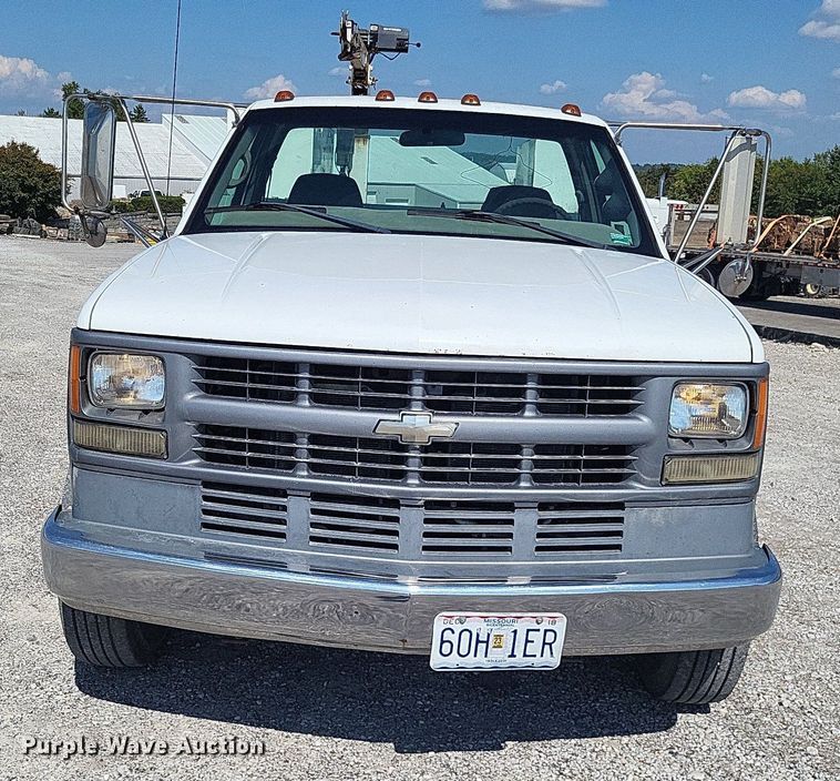 image for item DO4687 2000 Chevrolet C3500HD  utility bed pickup truck