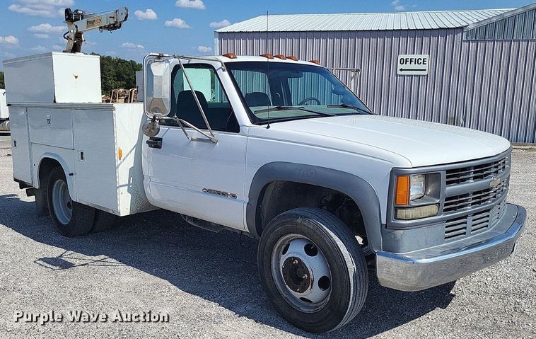 image for item DO4687 2000 Chevrolet C3500HD  utility bed pickup truck