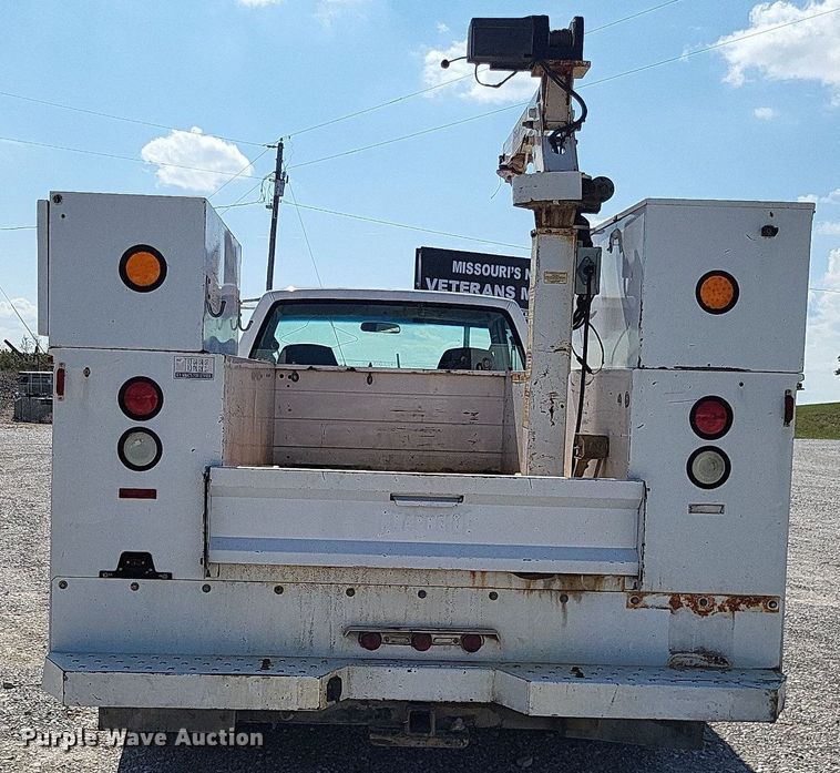 image for item DO4687 2000 Chevrolet C3500HD  utility bed pickup truck