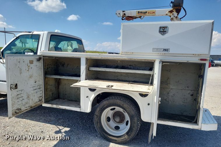 image for item DO4687 2000 Chevrolet C3500HD  utility bed pickup truck