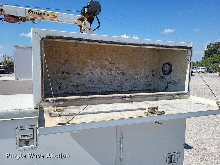 image for item DO4687 2000 Chevrolet C3500HD  utility bed pickup truck