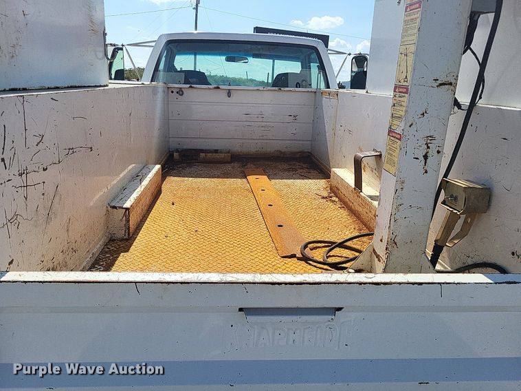 image for item DO4687 2000 Chevrolet C3500HD  utility bed pickup truck