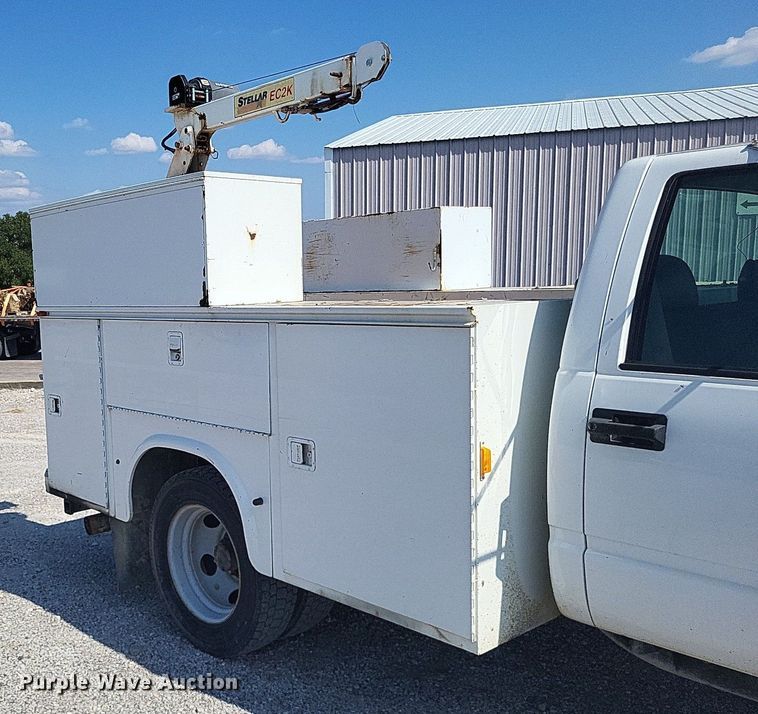 image for item DO4687 2000 Chevrolet C3500HD  utility bed pickup truck